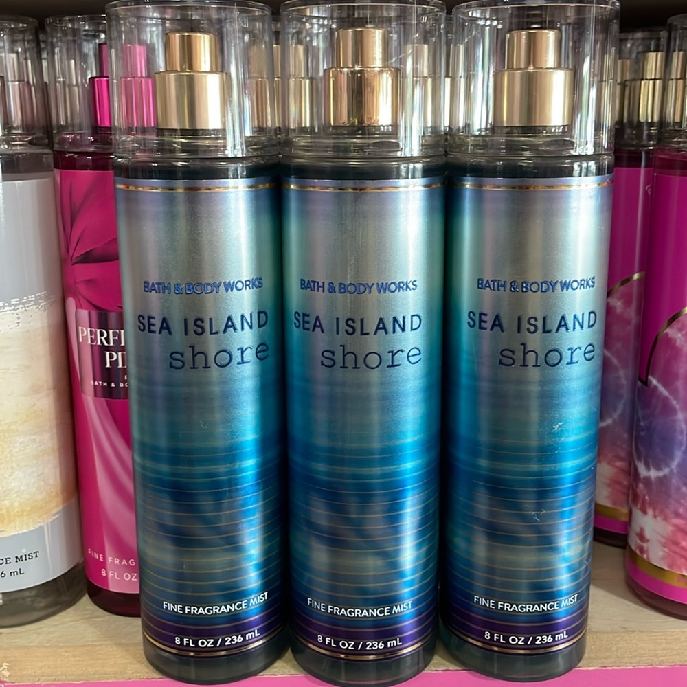 - Sea island shore